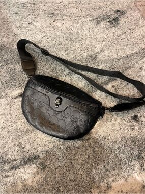Black Skull-Embossed Crossbody Belt Bag - Unbranded